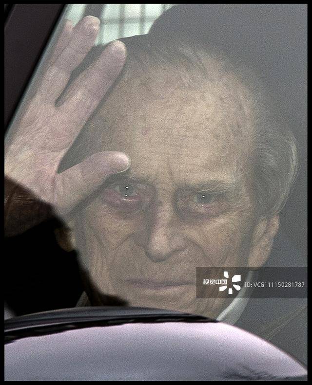 曾经帅过,96岁菲利普亲王出院面容憔悴,谁还记得他年轻时的美颜