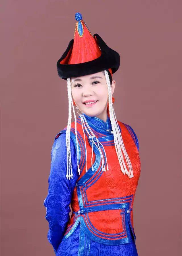 扎鲁特旗美女格日乐图唱的《淑瑞玛》献给大家!