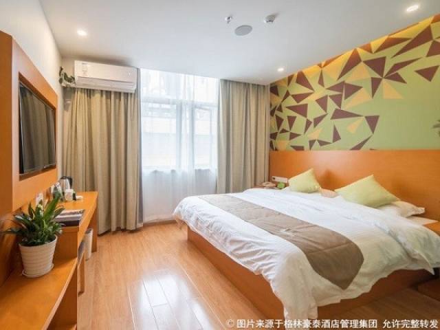 青皮树上饶弋阳县胜利路酒店喜迎开业