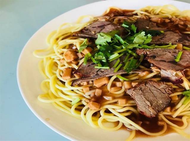 面滑软爽口,劲道十足,搭配驴肉,相得益彰.