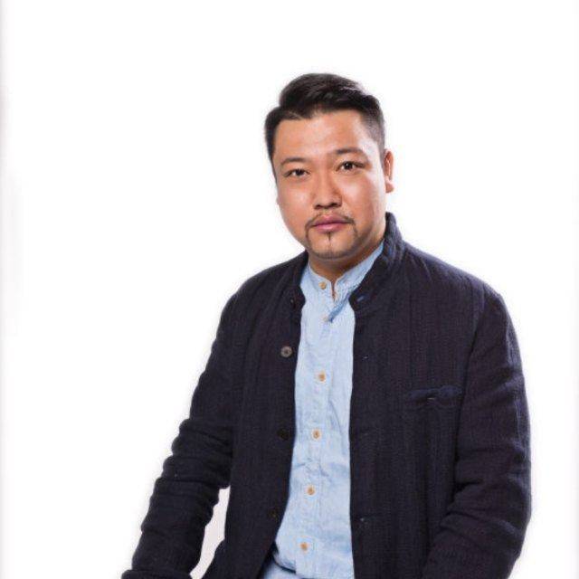 贾冰是近几年走红崛起的年轻演员,他的演技我个人以为是一流的,出力