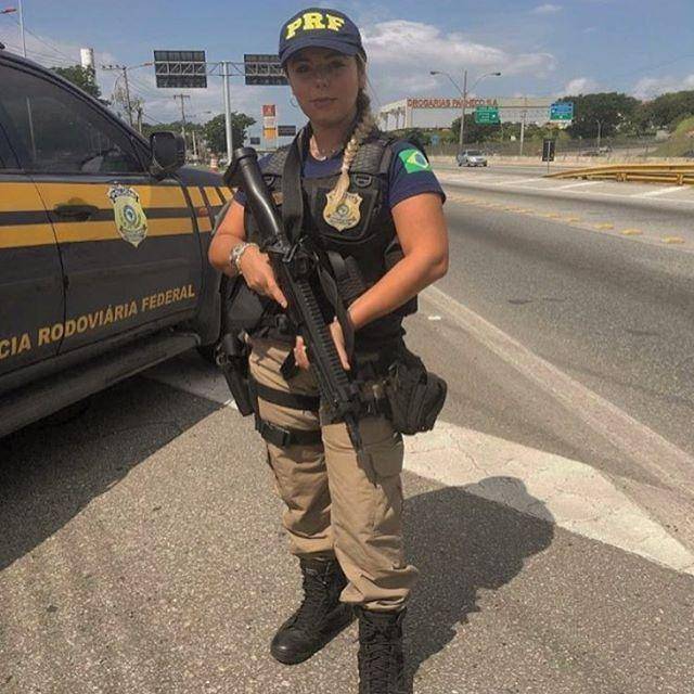 巴西身材最健美的女警,勇敢迷人英姿飒爽!_手机搜狐网