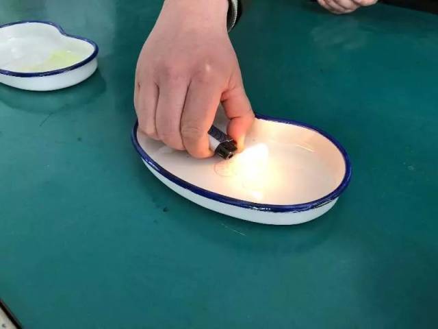 消防小实验 | 洗手液会燃烧,花露水,发胶也要小心