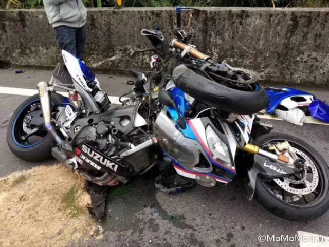 台湾摩托车山路大事故宝马s1000rr与倒霉的铃木gsxr600相撞