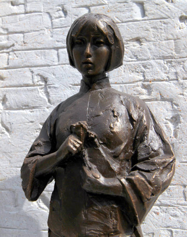 抗日女英雄,用石头砸死日军,死前提出一小要求,奈何至今难实现