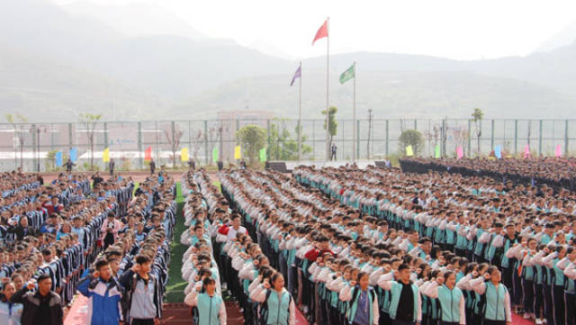 贵定县:开展文明"十不做十当好"万人签名活动