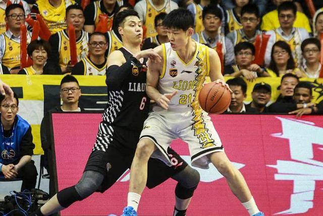 两场8篮板瘦弱身材成球队防守软肋发挥低迷胡金秋应学易建联