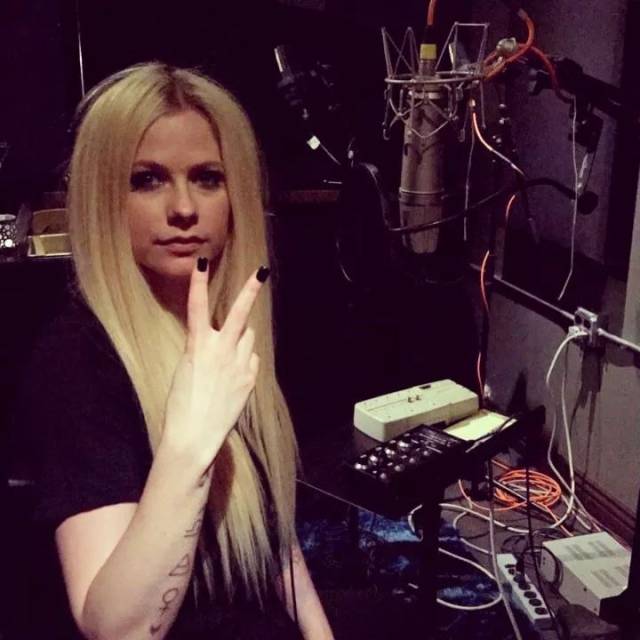 Avril Lavigne|艾薇儿新专辑AL6录制完成 本周开