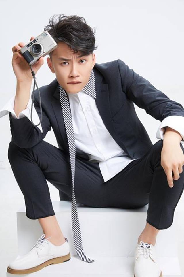 罗百辰出演"恐女症"少年 不畏严寒完成《钱途无量》拍摄