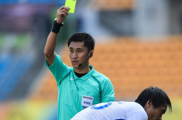 这场比赛,马宁在赛后成为了热点人物,因为他上半场判给主队艾因三粒