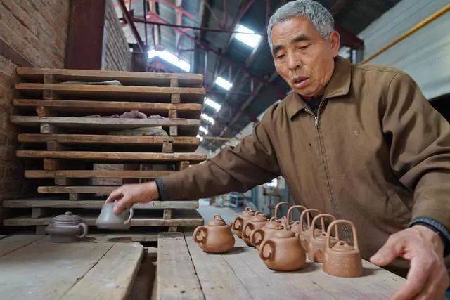 紫砂壶烧制有1元,4元,300元多档次,想知道你的壶是哪家窑烧?