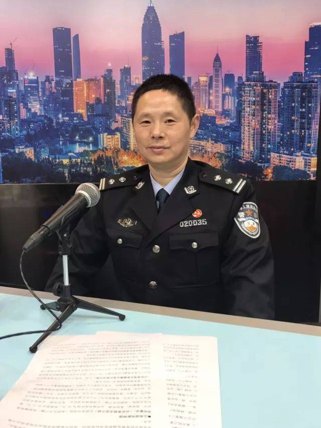 武汉市公安局出入境管理局一大队 李彤警官