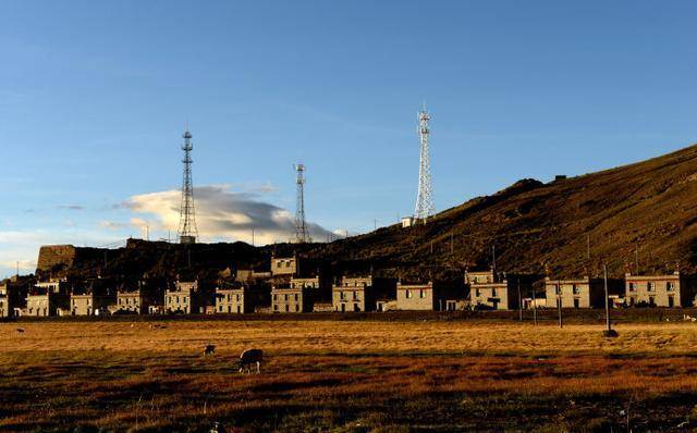 不丹王國交界,位於山南市東北部,距山南地域行署所在地澤當鎮227千米