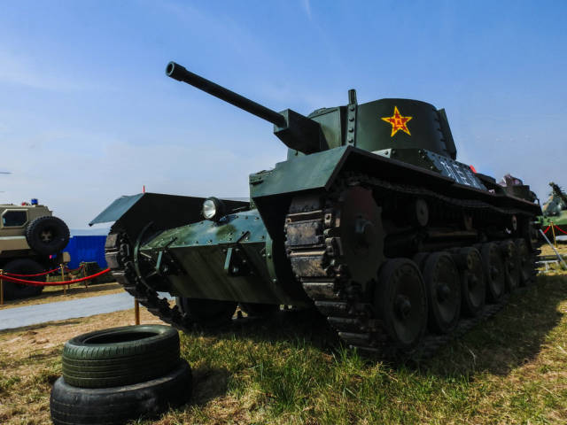 天水2018国防教育兵器展 零距离接触军事战斗武器 (天之水网组图)