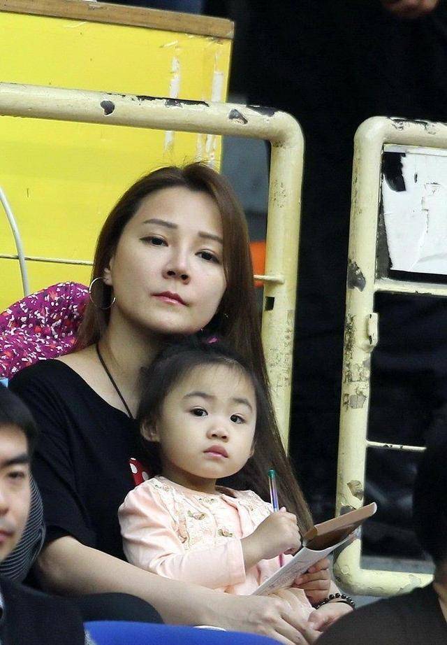 广厦"宝岛野兽"娇妻曝光!36岁林志杰宝刀未老,与她一年得三子