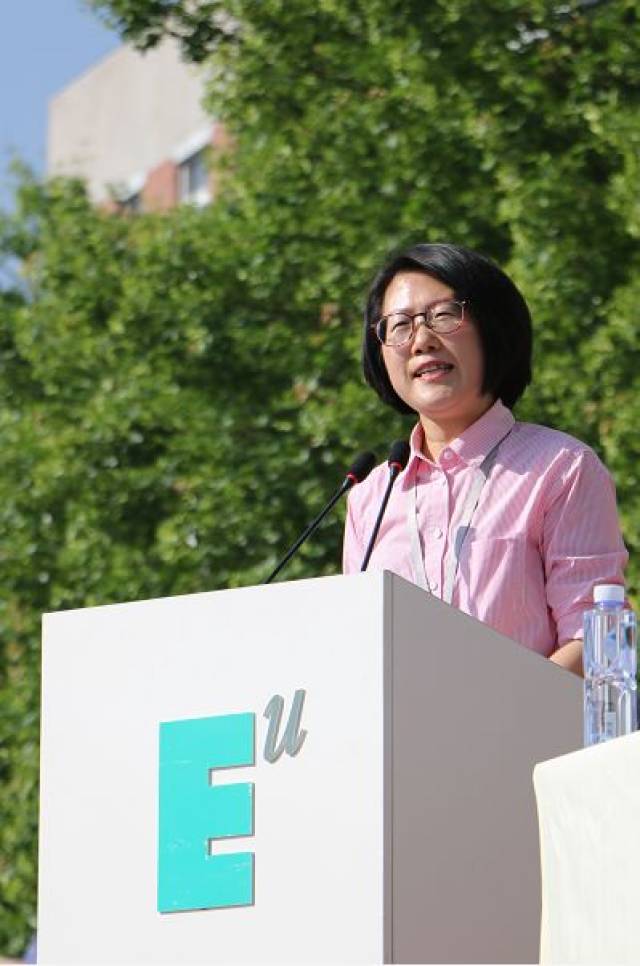 学生发展处处长周岚老师主持本次活动