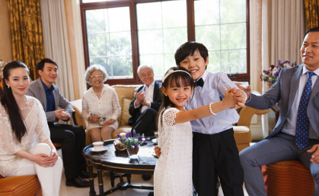 一直在上演着中国式家庭的"三世同堂",也诉说着"理想生活"的礼序章节