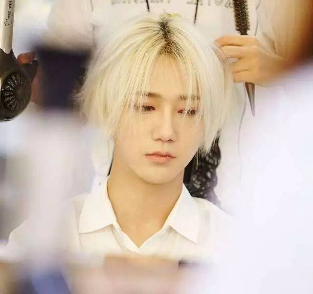 junior的主唱艺声(金钟云)