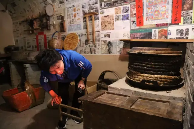 "拉风箱"感受一下古老村落的居民如何生火做饭,体会不易,感叹智慧.