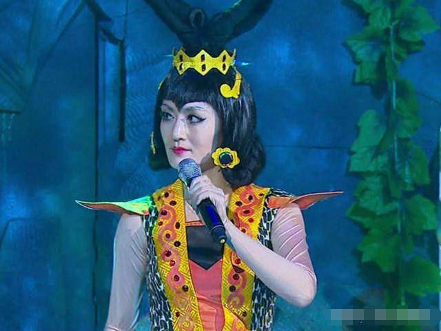 王祖蓝和谢娜等明星在模仿的节目中搞怪的扮演了葫芦娃,蛇精的搞笑