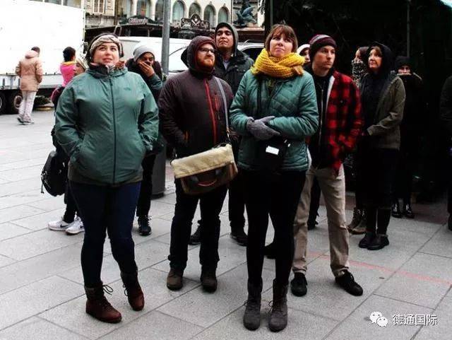 德国女人穿衣朴素,多以深色为主
