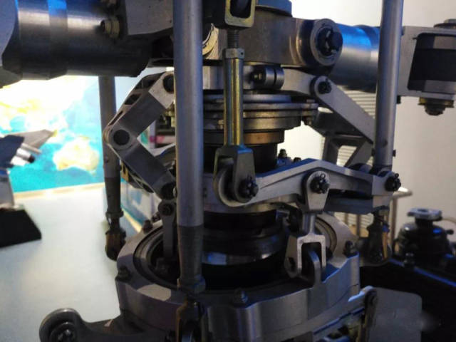 直升机旋翼头详细介绍