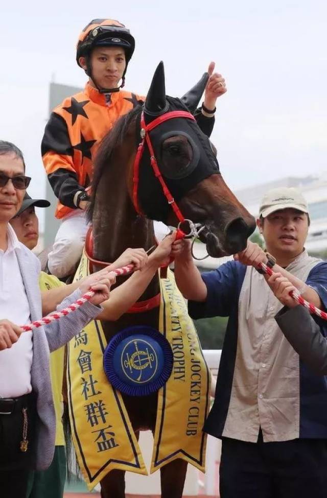 【香港赛马会社群日】马会多方位支持教育, 奖学金20周年人才辈出