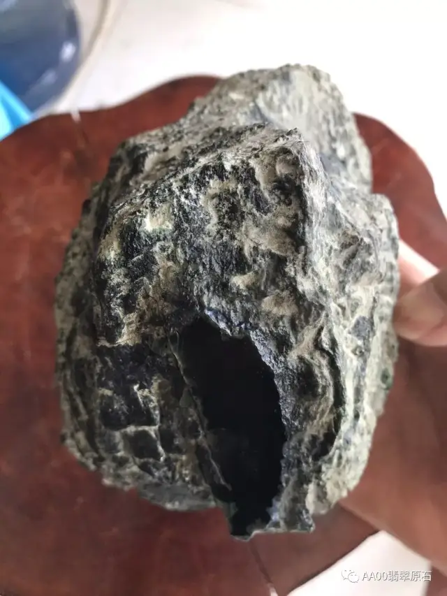 翡翠流氓窗,行家也遭殃.翡翠界的坑爹行为,遇到赶紧避开