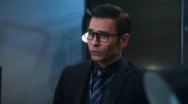 接下来是林伟饰演的韩sir,讲真,这个特别出戏,现在看到猜fing,总会