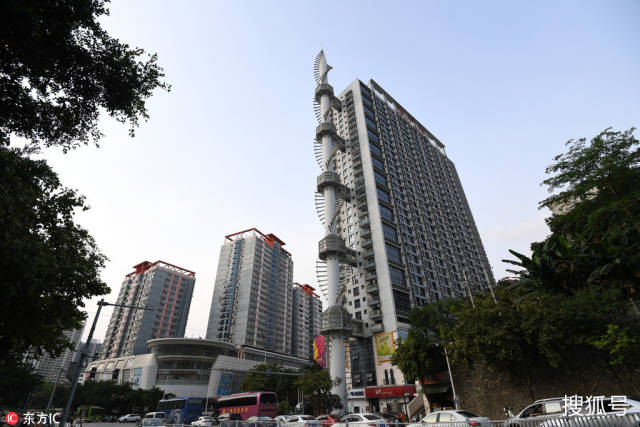 广西南宁现"奇葩建筑" 外形酷似火箭 如天梯
