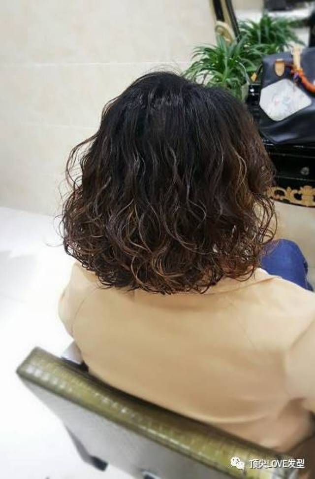 今年流行"半烫卷"