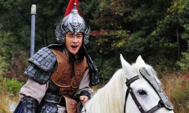 故事里杨宗保是杨业之子,杨家将门个个不凡,而穆桂英便是嫁给了杨宗保