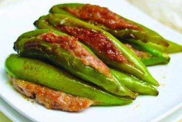 香菇油菜就做好了 食材: 肥瘦猪肉500g,辣椒