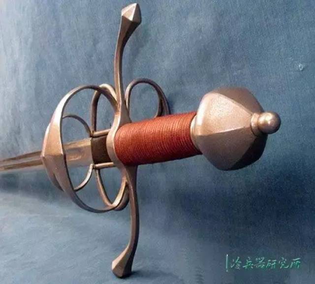 从武器界的备胎进化为男主需要几步?17世纪是男人都用的侧剑鉴赏