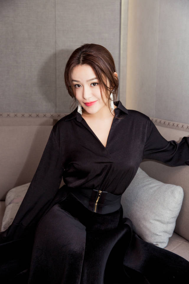 庞奕欣电影角色曝光 发布会现场为爱读诗