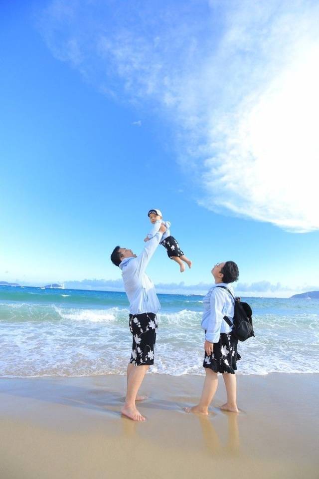 一家三口三亚游之后,究竟是谁最丑?