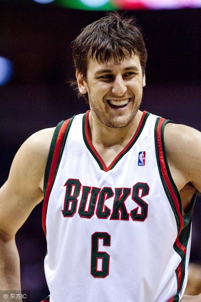 博古特的退役早已在外界的预料之中,上个月,已经成为自由球员的中锋他