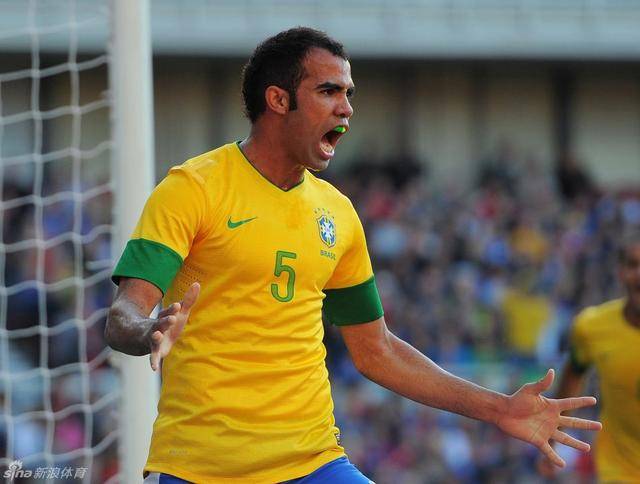 20岁入选巴西国家队,被保利尼奥逼离热刺,现被