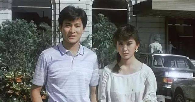 香港52岁冻龄美女,一脱成名后嫁入豪门,18年后