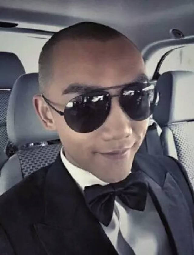 如果光头才是检验颜值的标准那李晨一定是一本正经来搞笑的