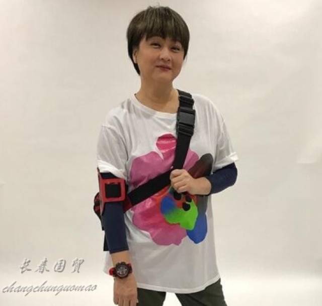 还记得新加坡电视剧《人在旅途》中的何小恬