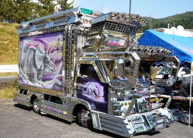 这汽车文化敢在国内,分分钟罚死人!