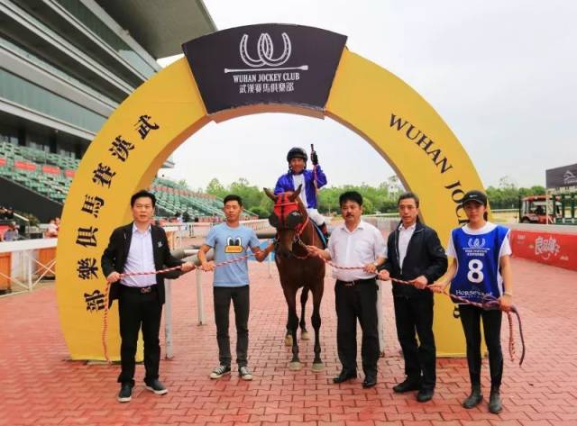 武汉赛马 | 东兴马房高奏凯歌,低班赛驹跑出味道