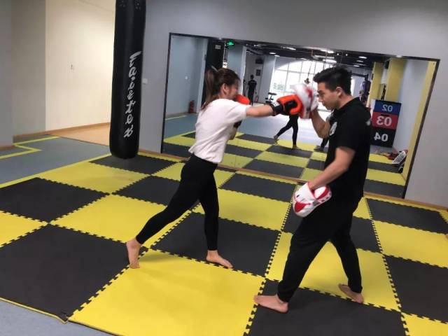 励志 | 原来女生打拳帅起来真的可以甩男生几条
