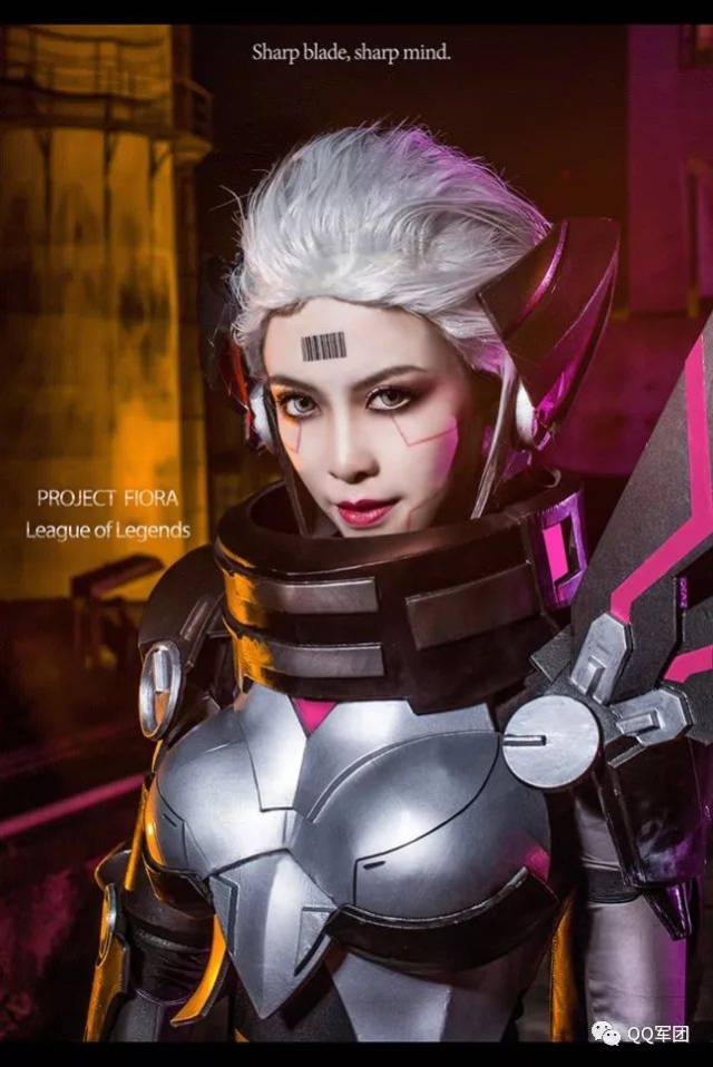 100%还原!lol美女玩家cos剑姬源计划皮肤