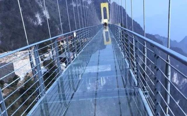 西南第一高玻璃桥开放了!比蹦极还恐怖10000倍!