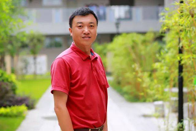 广东省骨干教师,龙岗区首批"高端人才"培养对象高伟