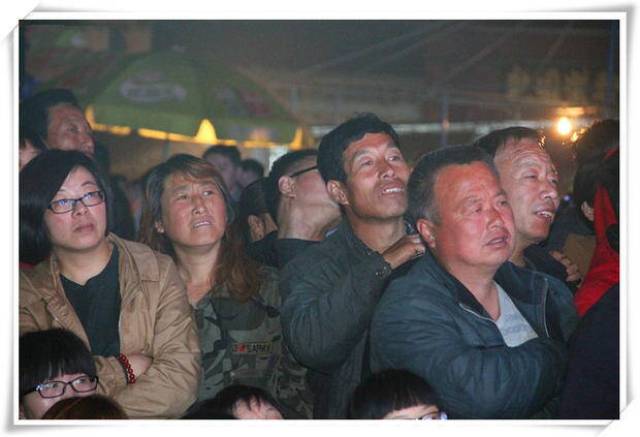 山西绛县东华山第1368届古庙会,人山人海