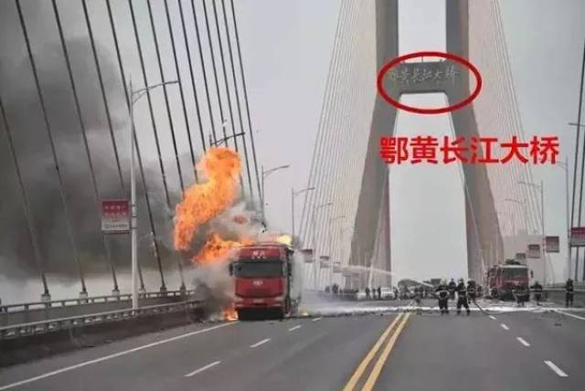 潮汕礐石大桥货车爆炸?微信群疯传的这个视频