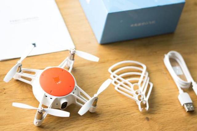 看!那是米兔小飞机在飞